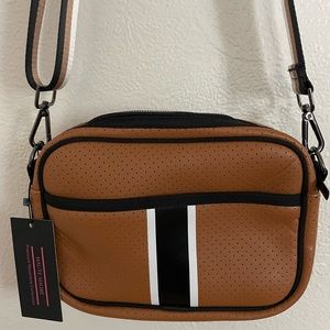 ✨NWT HAUTE SHORE Drew Paris Neoprene Crossbody Bag